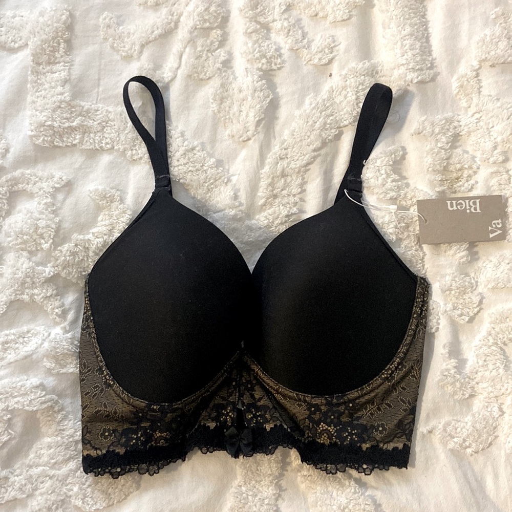 Tags on never worn 34D black lacy bra